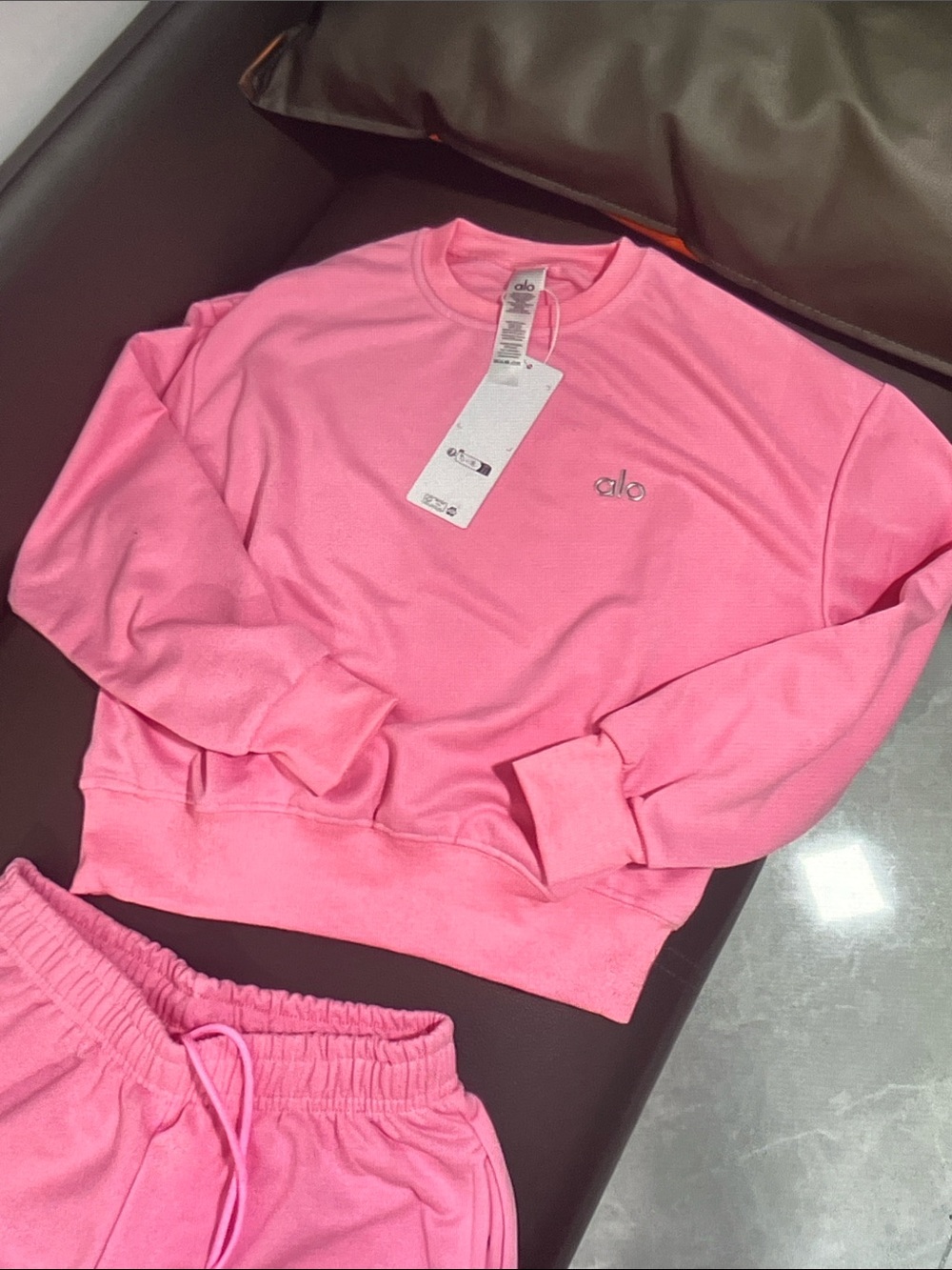 ALO Yoga Pink Cropped Sweatshirt & Drawstring Shorts Set Size M - Picture 3 of 11